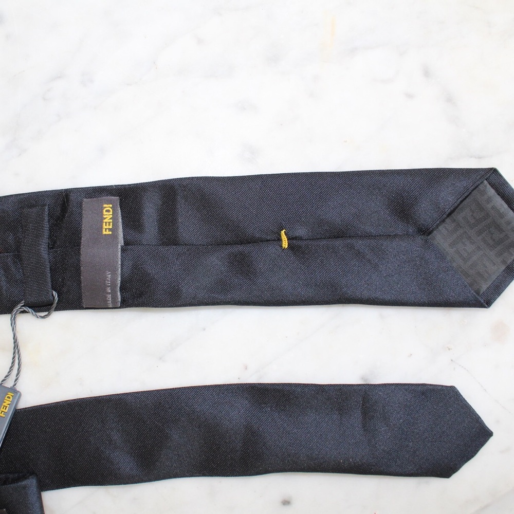 New with tags Fendi Men’s skinny Tie
